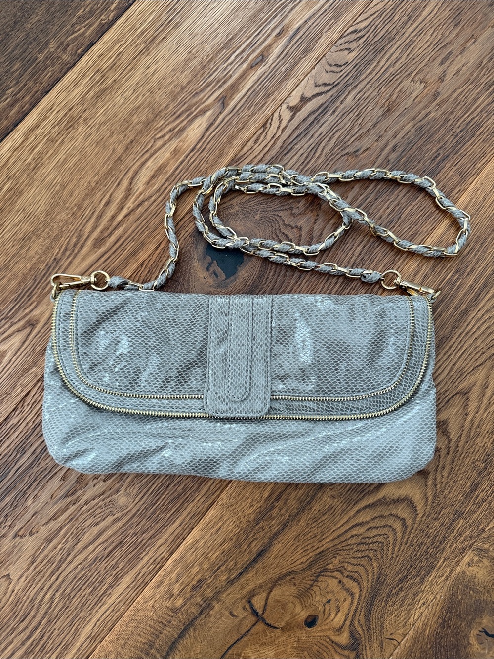 Neutral Gray Snake-Texture Chain Strap Crossbody